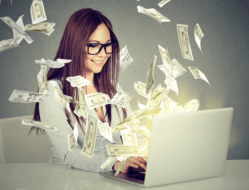 A young woman shows how bloggers make money